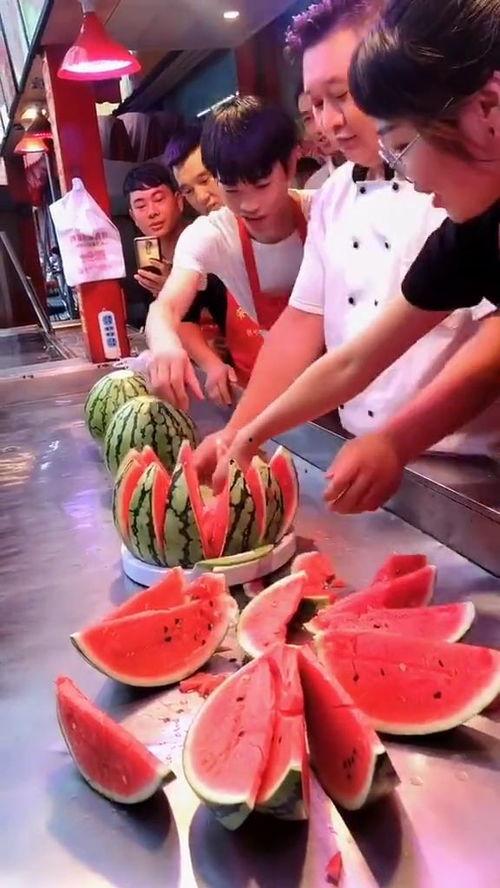 吃瓜神器切块怎么用,揭秘“吃瓜神器”切块功能的使用技巧